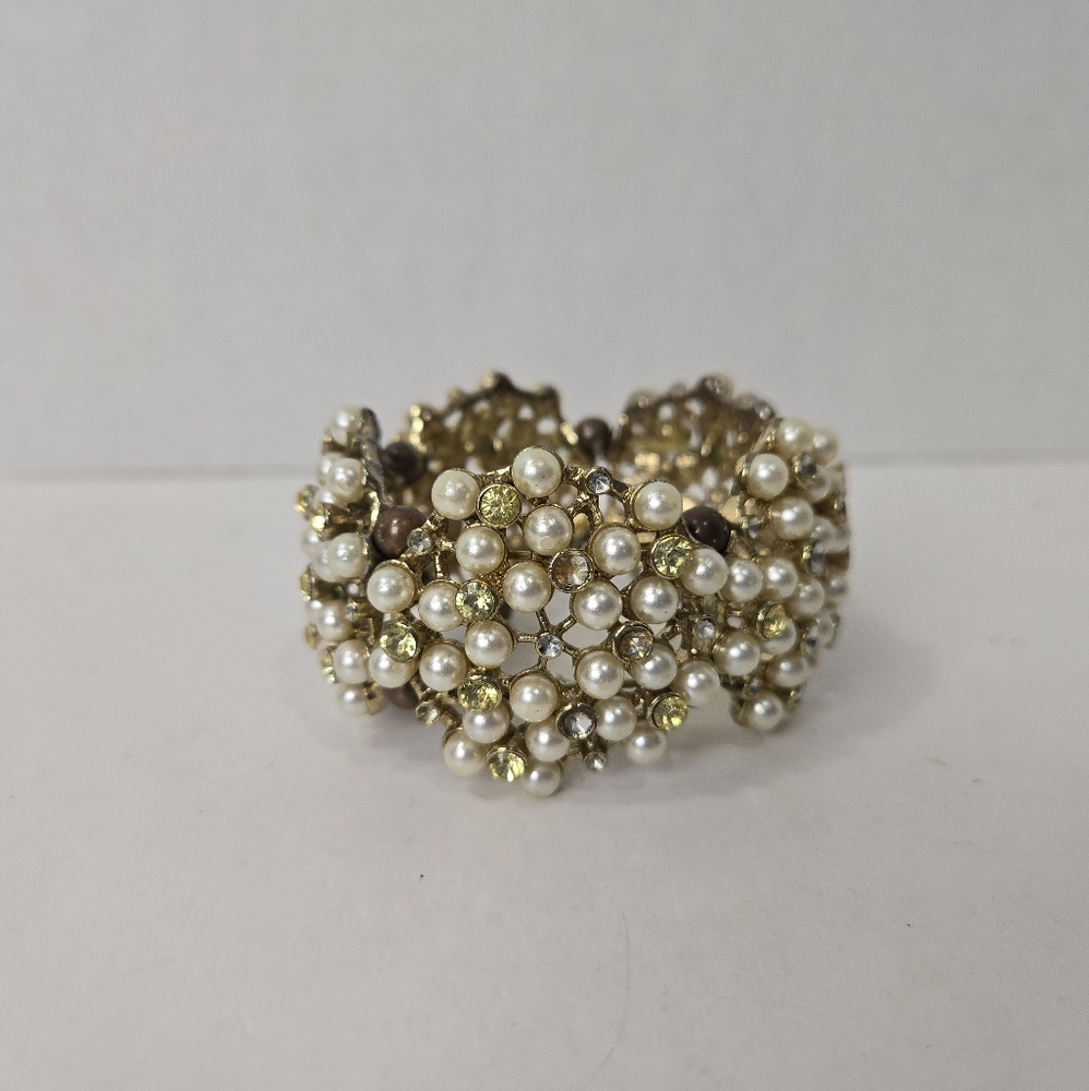 Faux Pearl Gold Cluster Stretch Bracelet